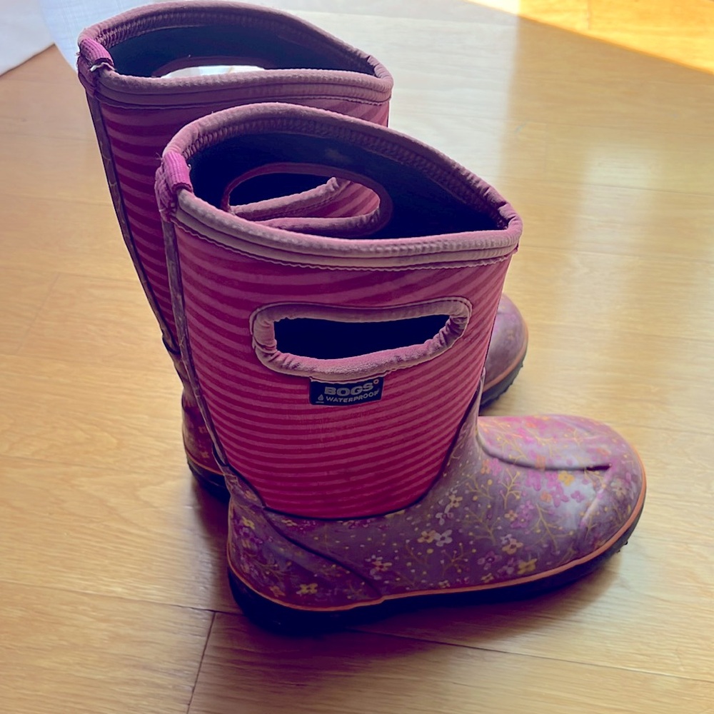 Big boots size 2- slightly worn but a lot of life left in these!